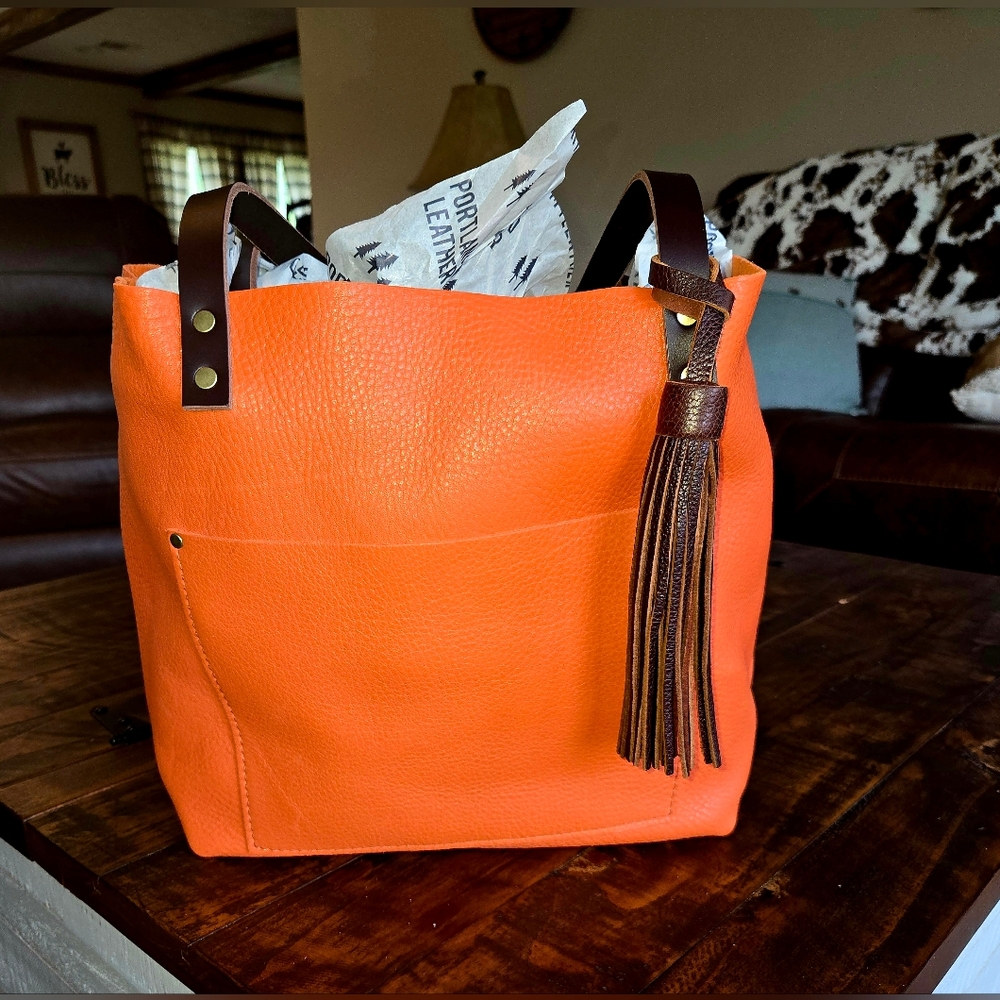 Plg Large Classic Tote In Unicorn Color Cape Coral With Two Hidestamps!
